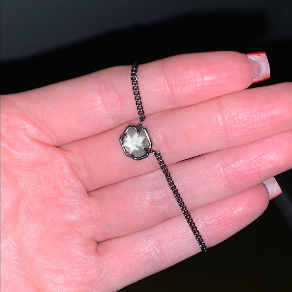 Kendra Scott necklace